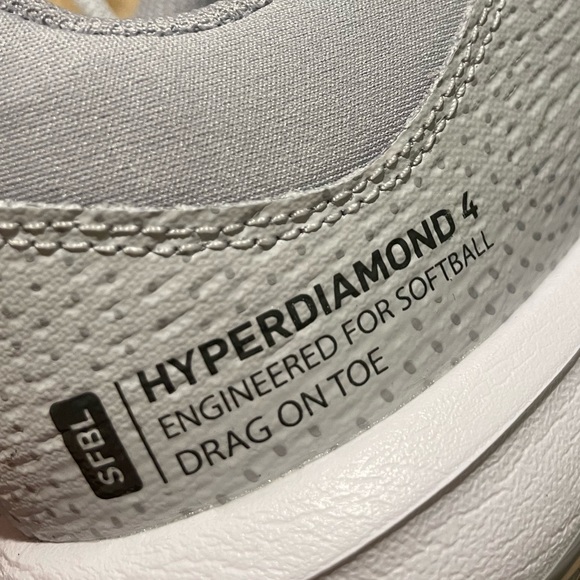 New Nike Hyperdiamond 4 Women’s Softball Cleats Size 9 Grey Gray Fast Pitch - Picture 5 of 7